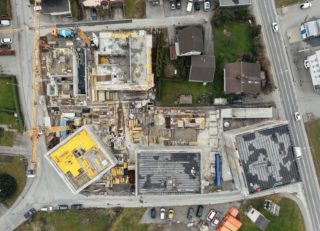 Q73 Quartier Blattur, Götzis. Baufortschritt aus der Luft, Februar 2026. Wir dürfen bei diesem besonderen Projekt die Örtliche Bauaufsicht samt Kostenermittlungsgrundlagen beitragen. Bauherr: Zaltech Holding GmbH und Kvint GmbH. Fotoaufnahmen: Arch. DI Bernhard Gstöhl, Götzis.